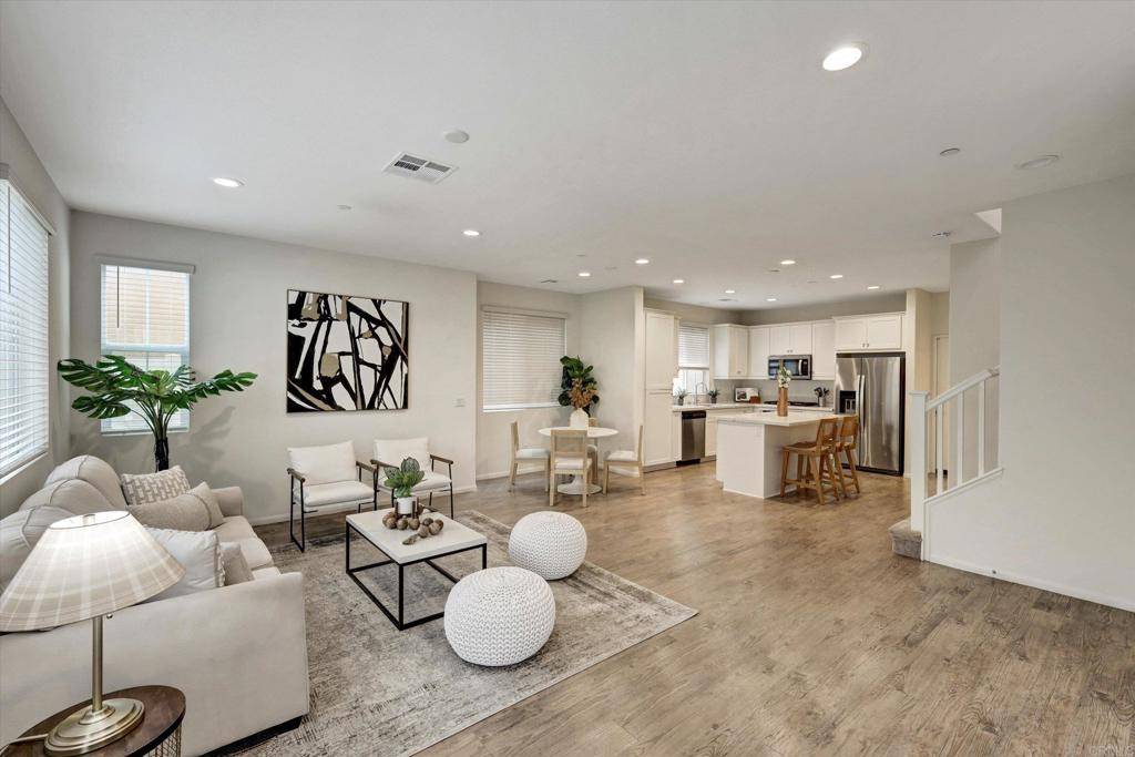 Vista, CA 92083,211 Silver Fir CT