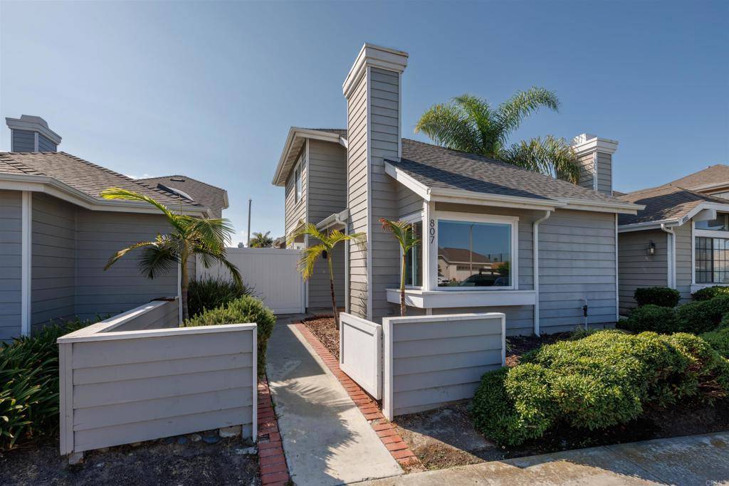 Carlsbad, CA 92011,807 Windcrest Dr