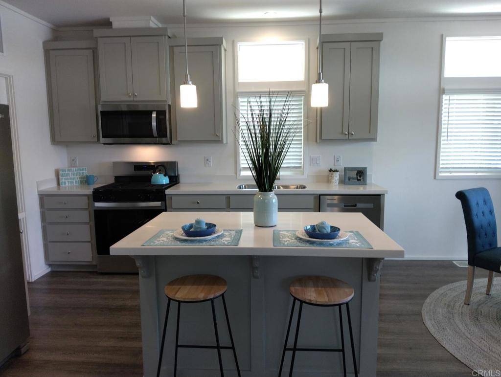 Vista, CA 92083,718 SYCAMORE AVE #195