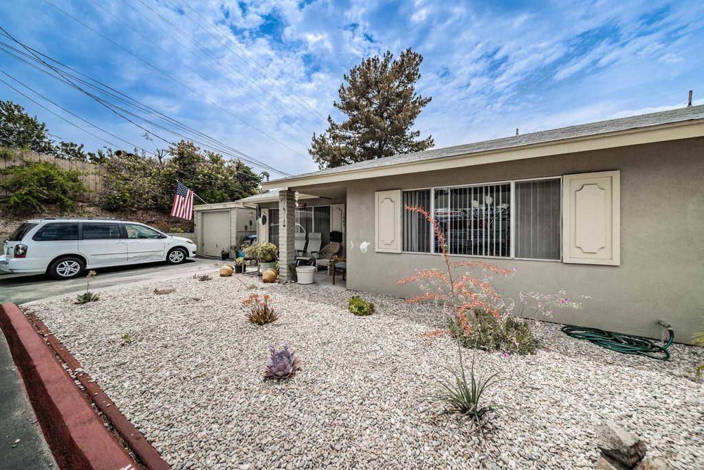 Vista, CA 92084,1037 51 Meadowlake DR