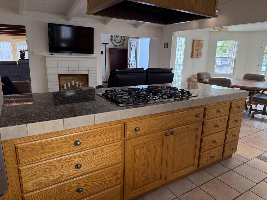 Carlsbad, CA 92008,5360 El Arbol DR