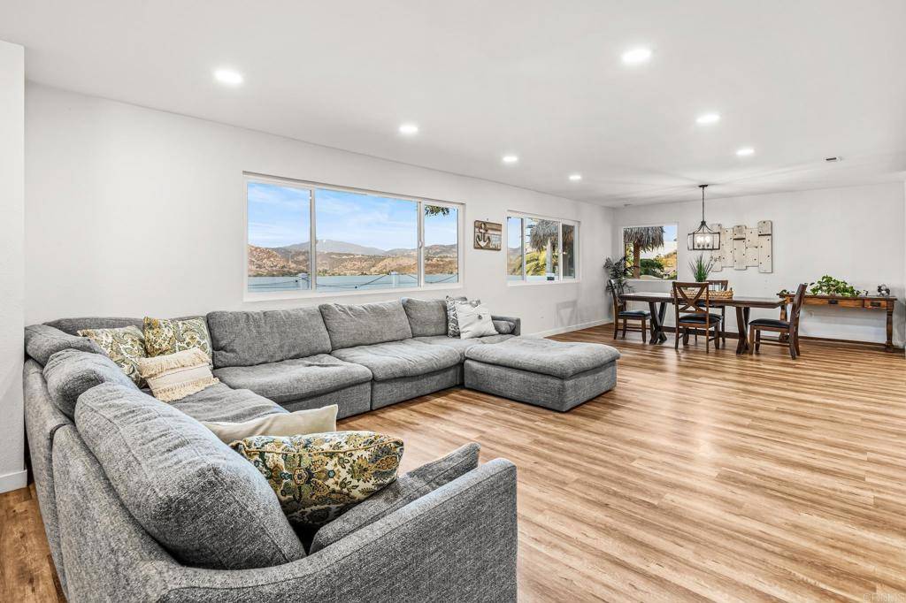 Lakeside, CA 92040,10906 Serena LN