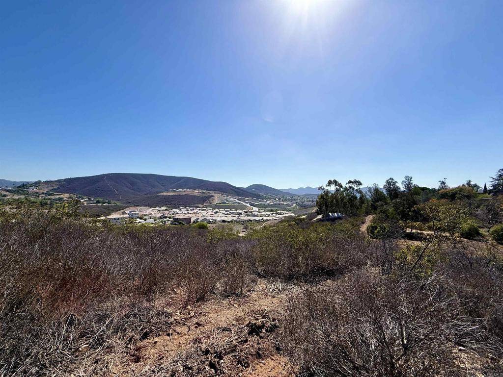 Vista, CA 92084,1 Esplendido Ave