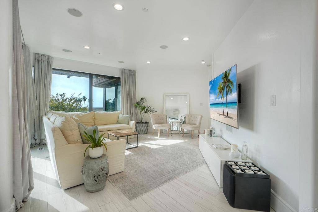 Del Mar, CA 92014,300 9th St.