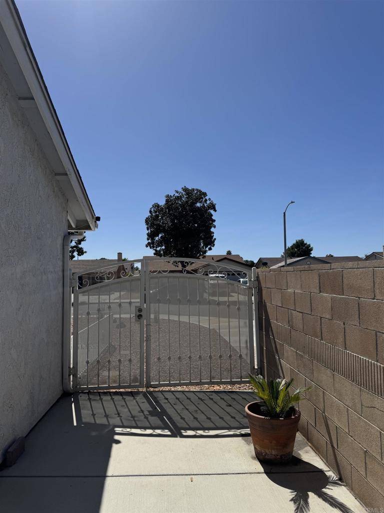 Hemet, CA 92545,2219 El Toro CIR