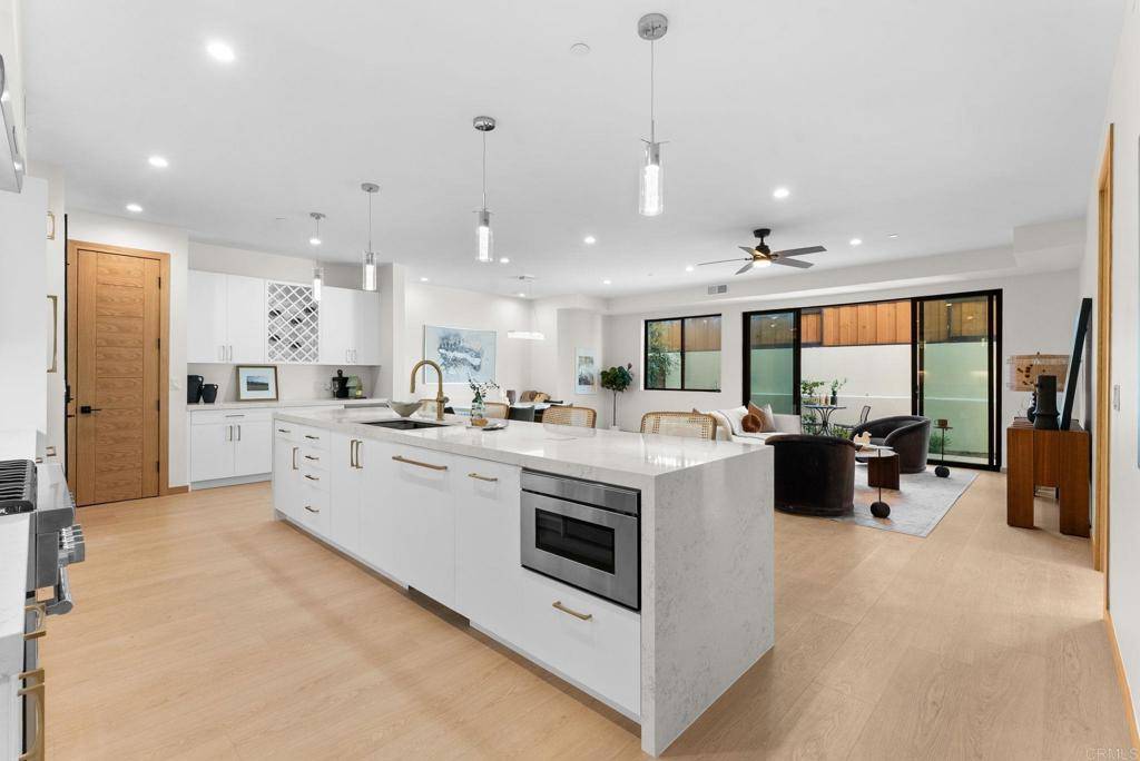 Carlsbad, CA 92008,2670 Roosevelt ST