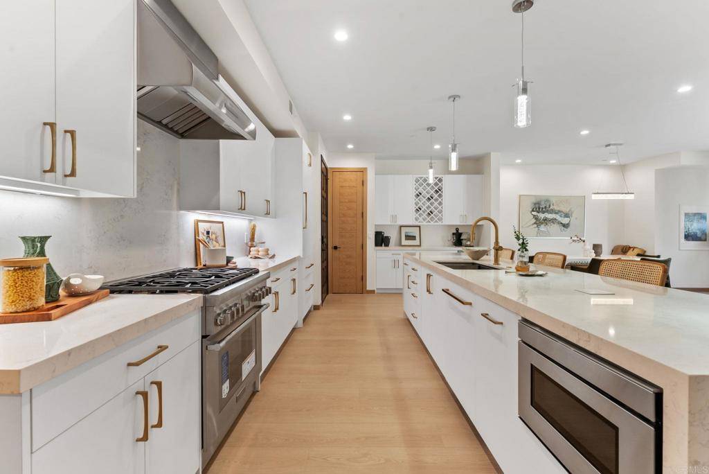 Carlsbad, CA 92008,2670 Roosevelt ST