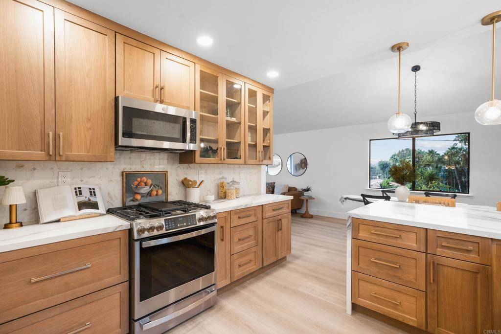 Vista, CA 92084,1657 FOOTHILL DR