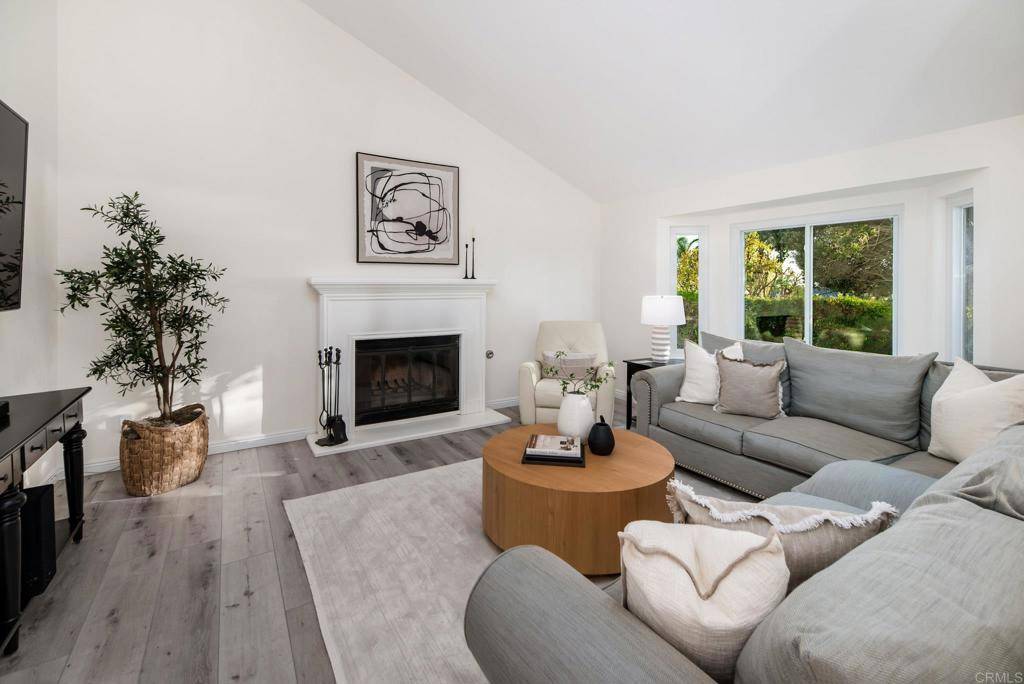 Carlsbad, CA 92009,2515 Luciernaga ST