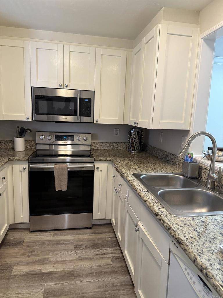 La Jolla, CA 92037,8840 Villa La Jolla DR #221