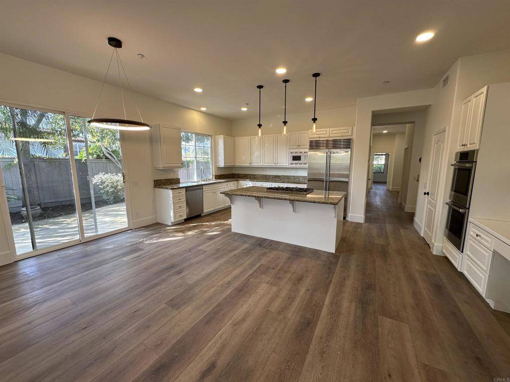 Encinitas, CA 92024,845 Stratford