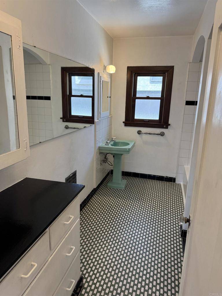 San Diego, CA 92103,2805 State ST