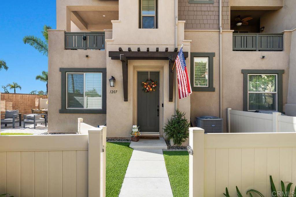 Oceanside, CA 92056,1207 Via Lucero
