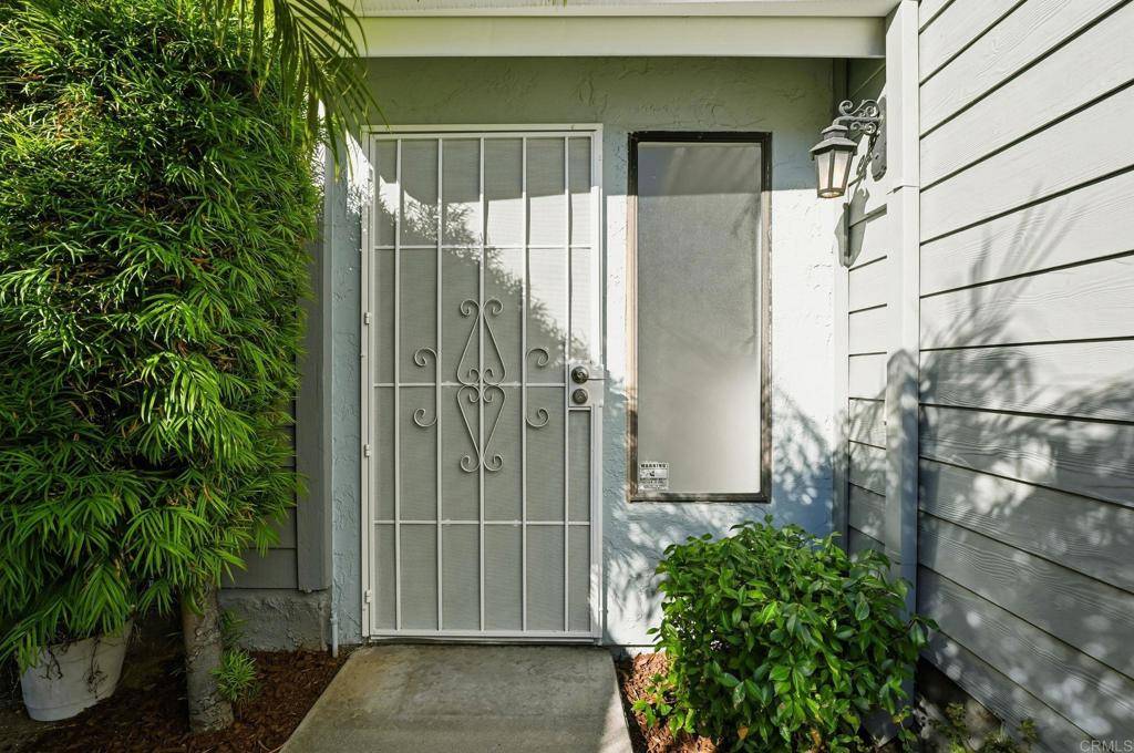 Vista, CA 92083,374 Forest PL