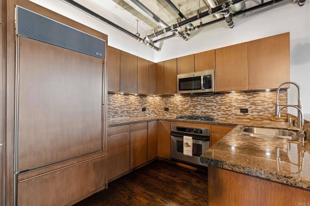 San Diego, CA 92101,877 Island AVE #701