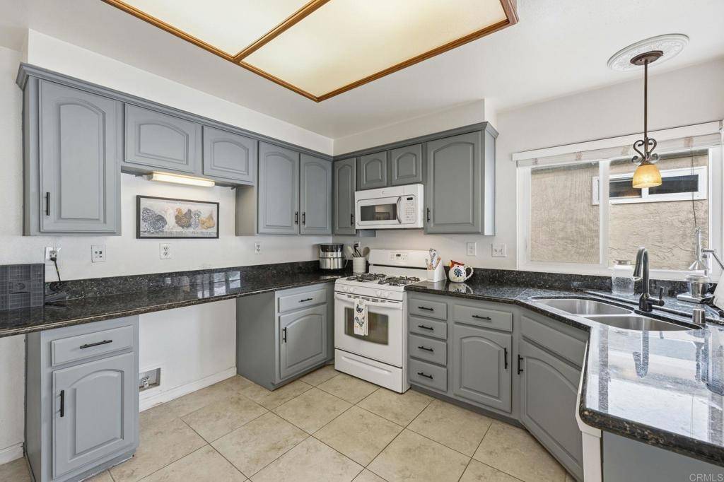 Oceanside, CA 92057,270 Chestnut WAY