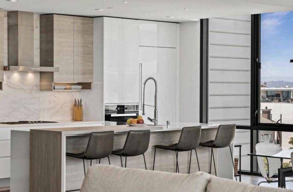 San Diego, CA 92103,2604 5th Ave. #701