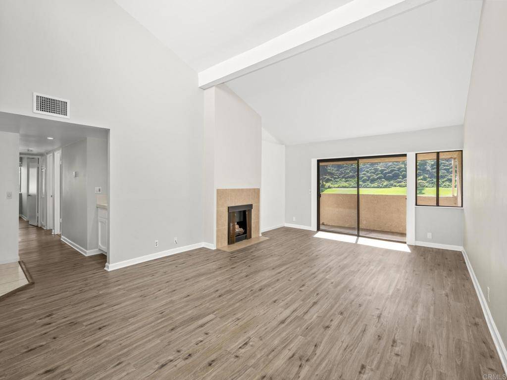 Carlsbad, CA 92009,2639 Pirineos WAY #231