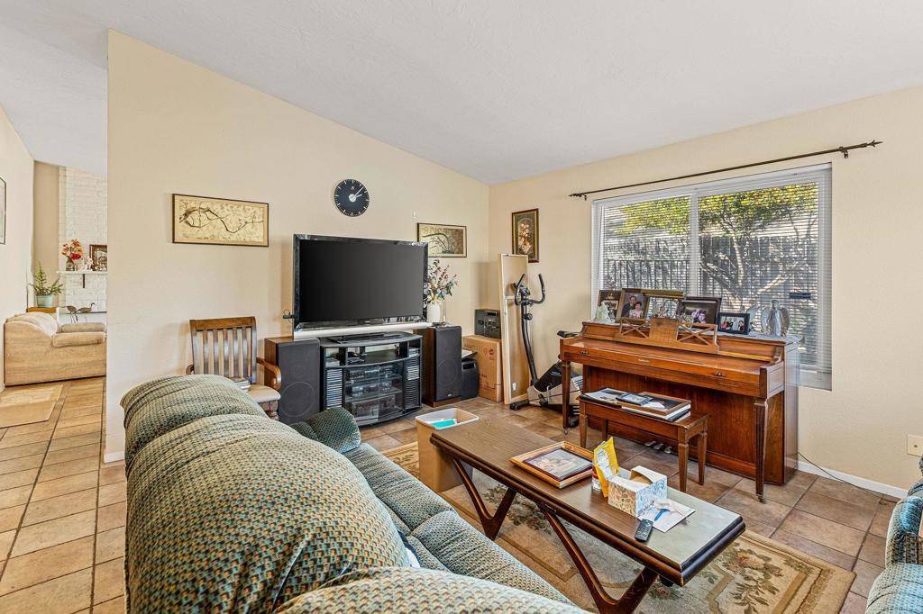 San Diego, CA 92114,758 S 65Th ST