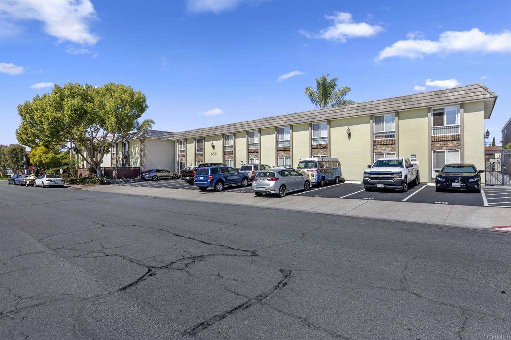 San Diego, CA 92117,6602 Beadnell WAY #26