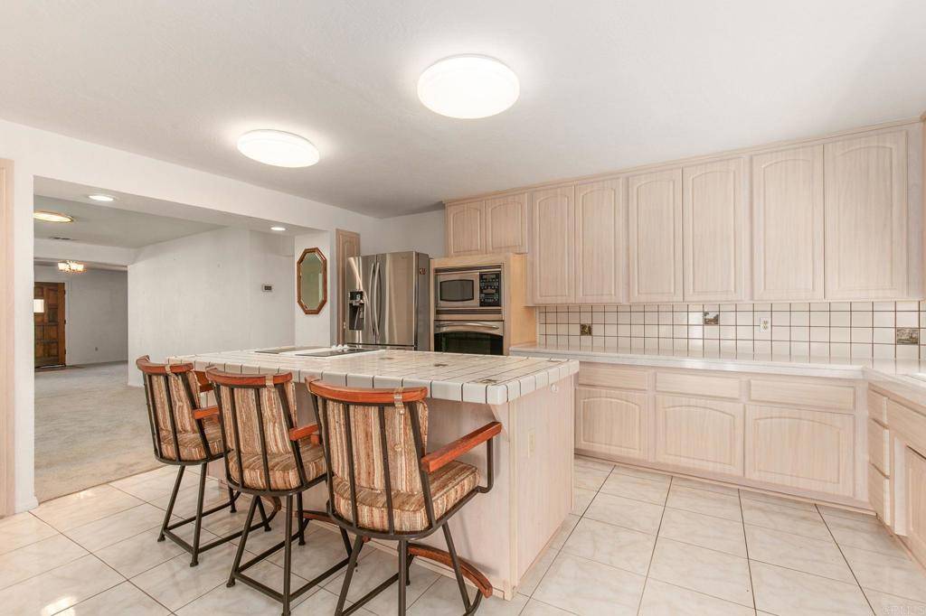 Fallbrook, CA 92028,2573 Los Alisos S