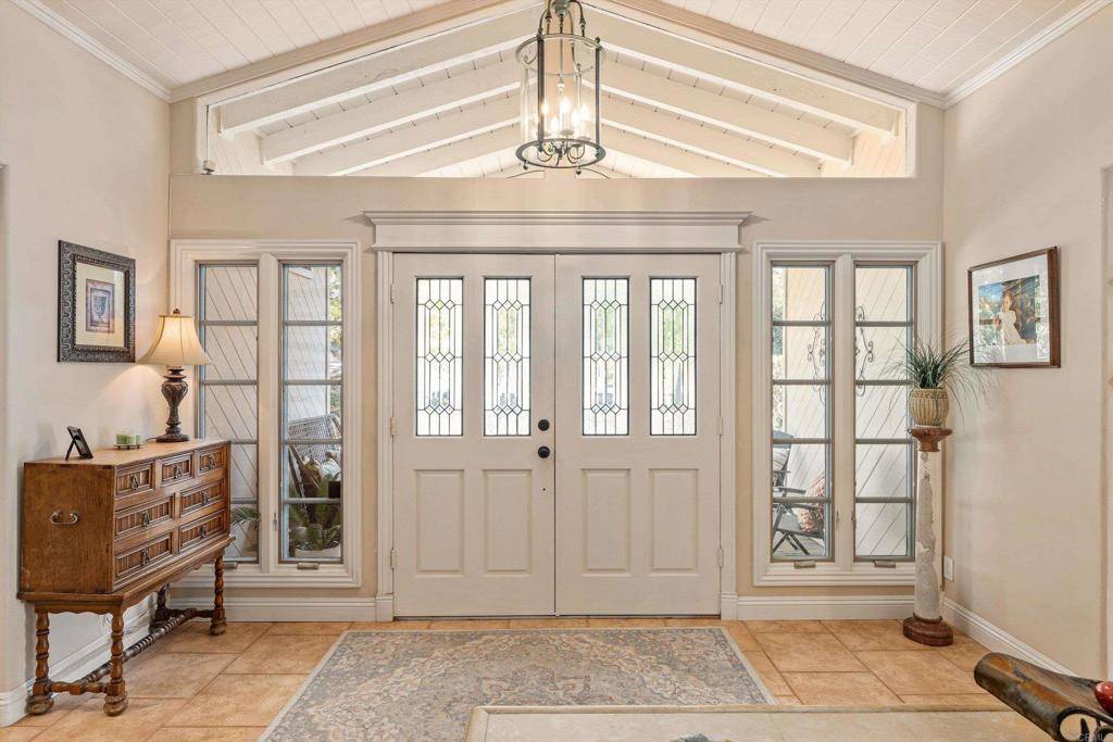 Vista, CA 92084,1285 Hidden Oaks Trail