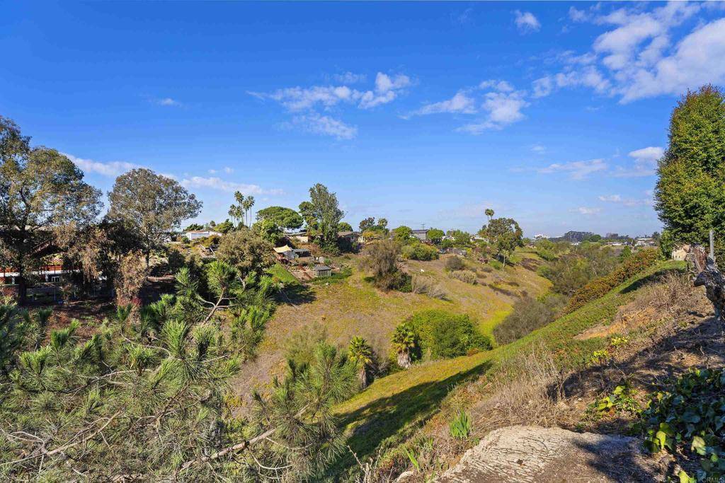 San Diego, CA 92117,5052 Capehart ST