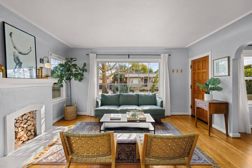 San Diego, CA 92104,3274 Redwood Street