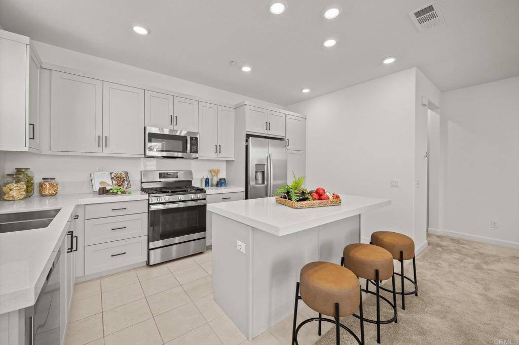 San Marcos, CA 92078,1229 Sunrise #104