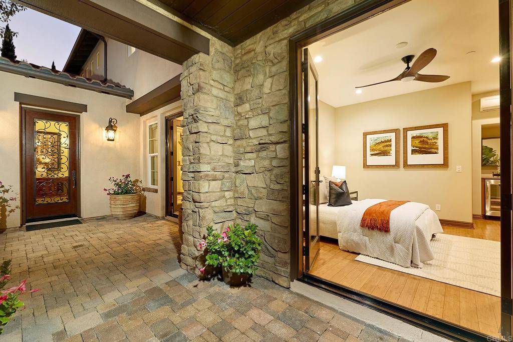 Carlsbad, CA 92009,6591 HALITE PLACE