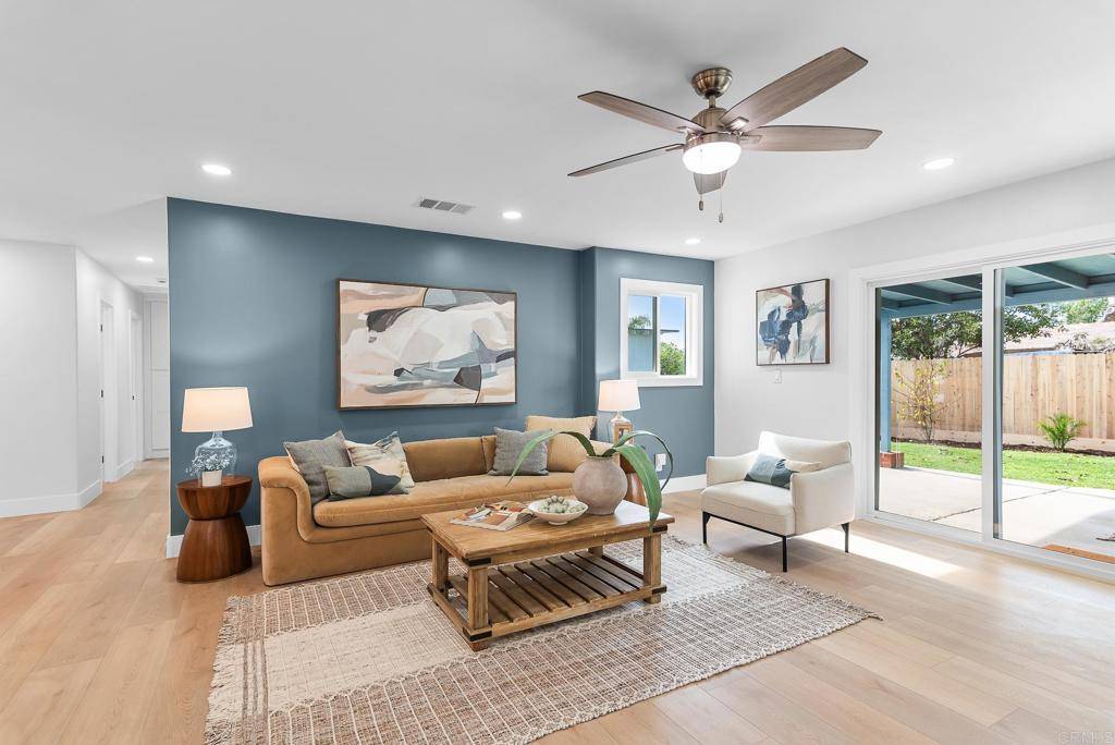 Oceanside, CA 92057,4947 Luna DR