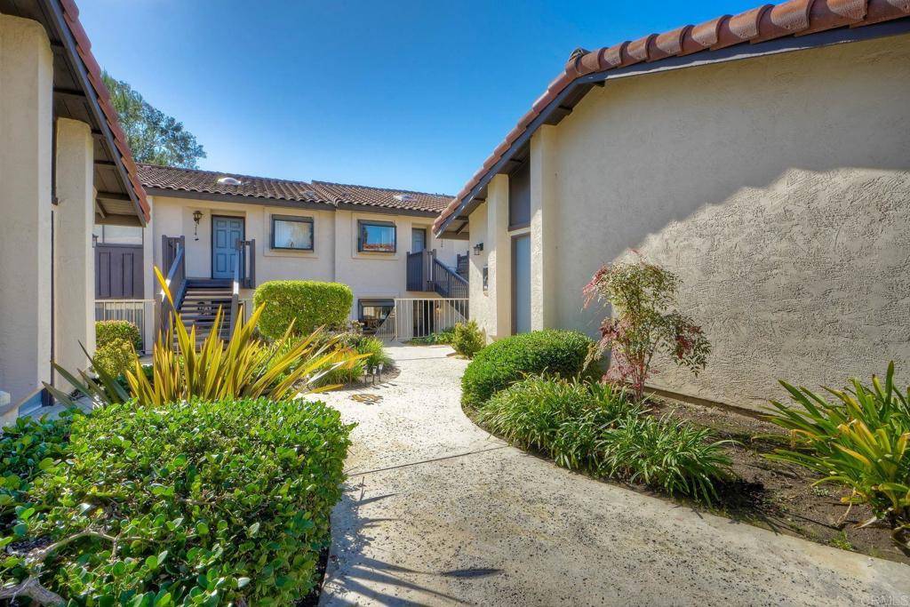 Encinitas, CA 92024,220 S Shorehang LN