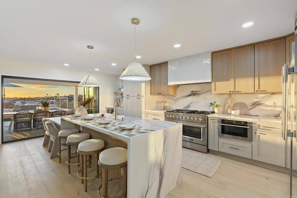 La Jolla, CA 92037,2258 Bahia DR