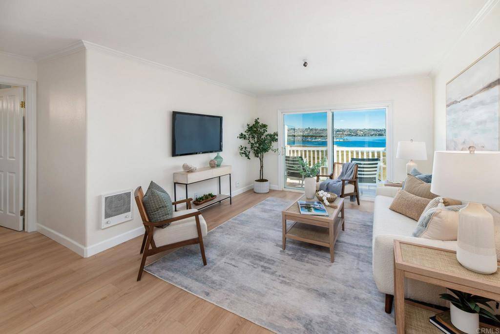 San Diego, CA 92109,3991 Crown Point DR #P13