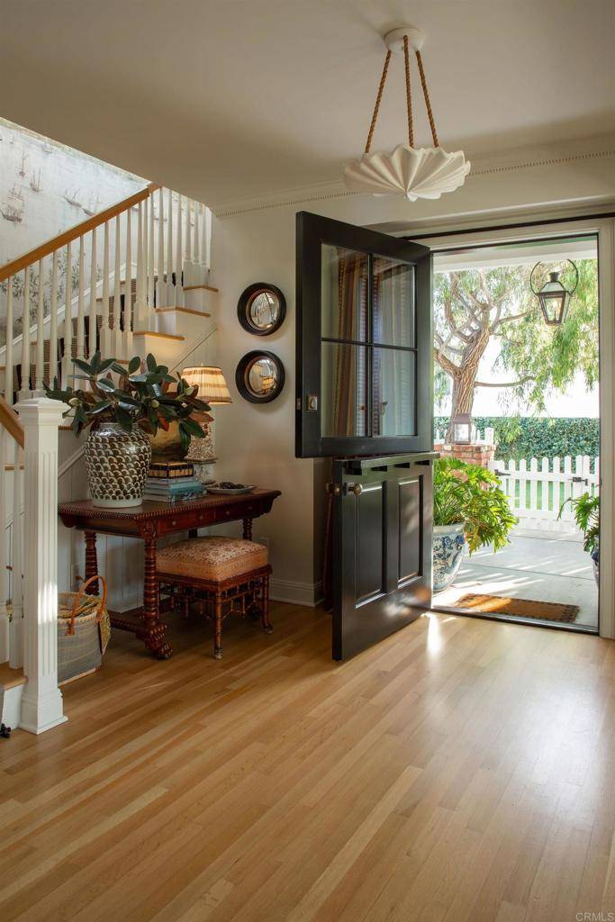 La Jolla, CA 92037,5735 Dolphin PL