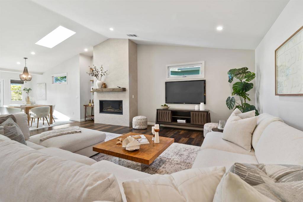 Carlsbad, CA 92008,5183 El Arbol DR