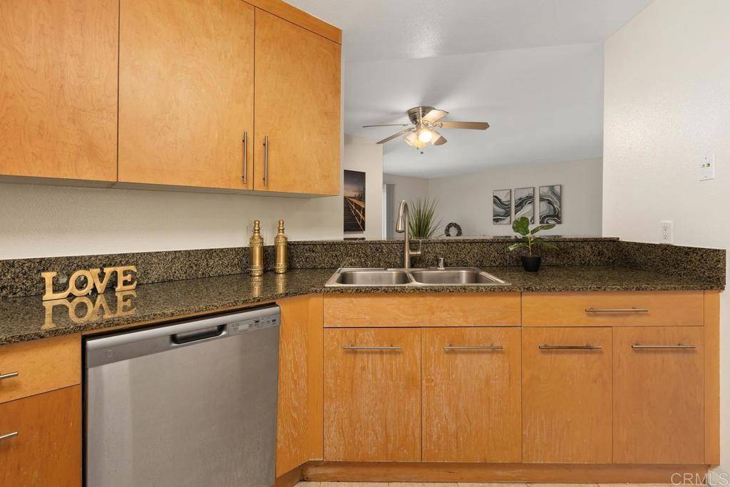 San Diego, CA 92122,7565 Charmant Dr #512