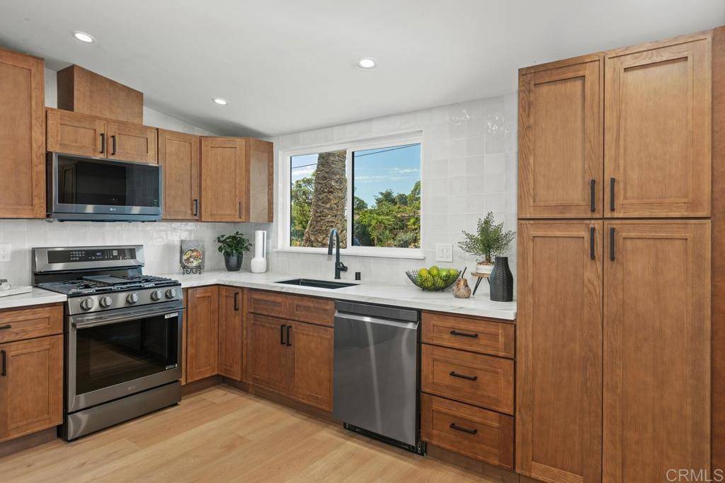 San Diego, CA 92117,4813 Boise AVE