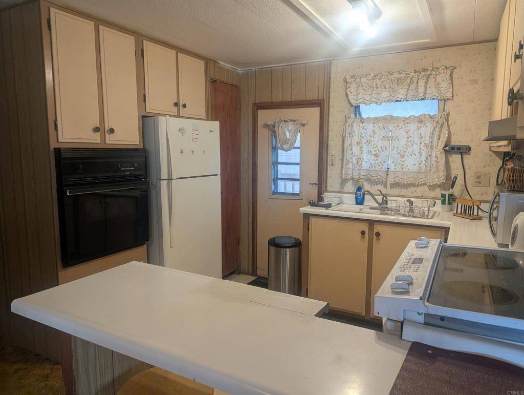 Escondido, CA 92027,2300 E Valley Parkway #187