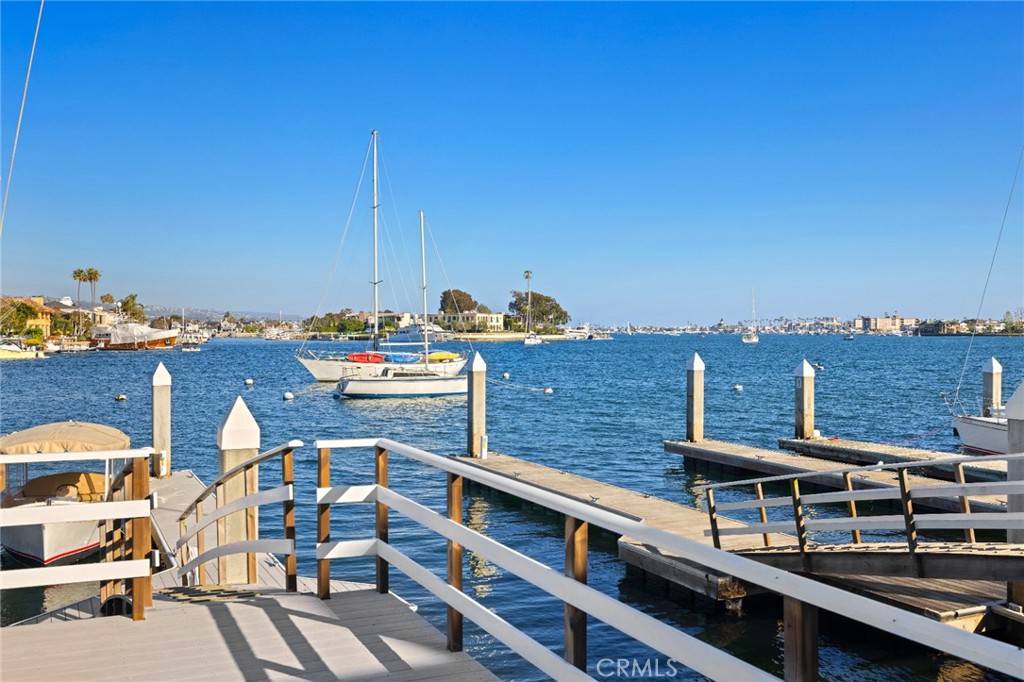 Newport Beach, CA 92663,2732 Bayshore DR