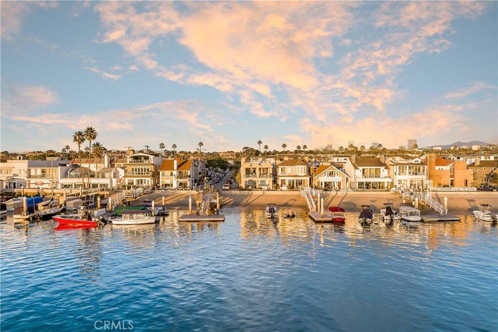 Newport Beach, CA 92662,512 S Bay Front