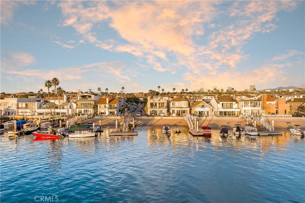 Newport Beach, CA 92662,512 S Bay Front