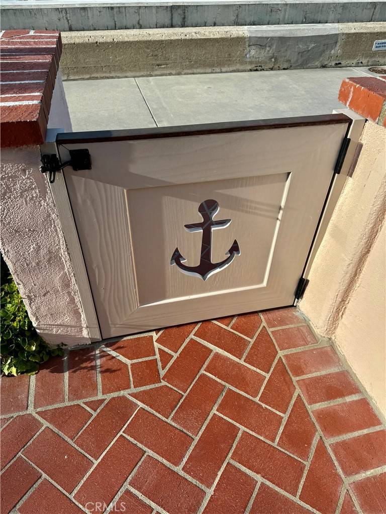 Newport Beach, CA 92662,1009 N Bay Front