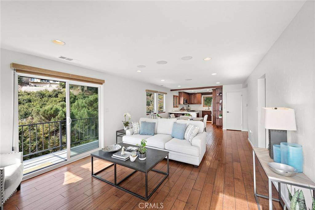 Laguna Beach, CA 92651,991 Meadowlark DR