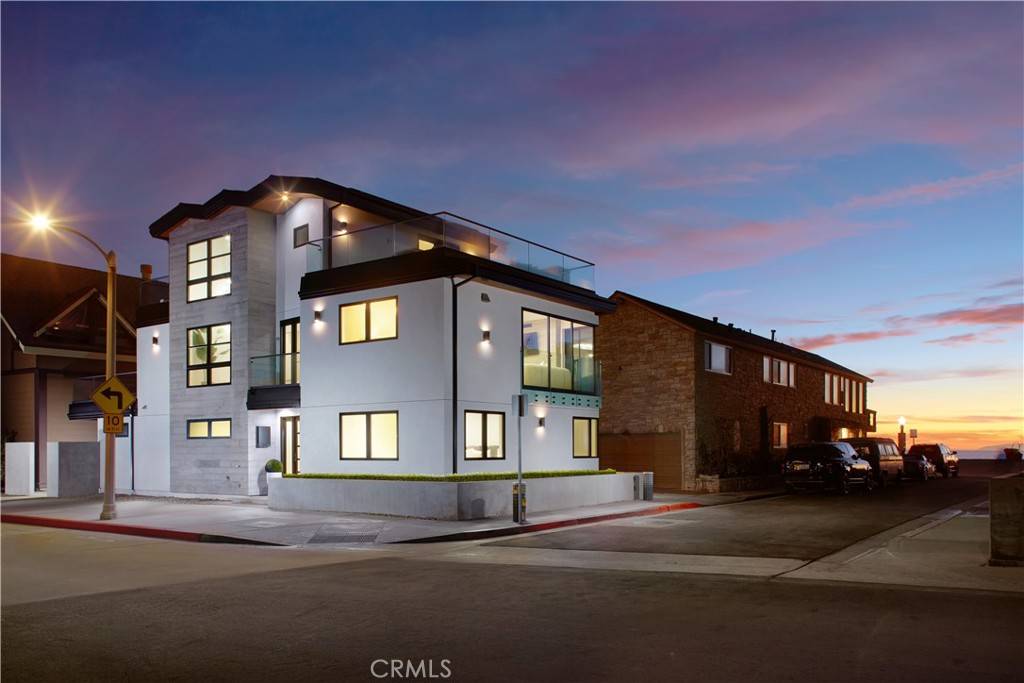 Newport Beach, CA 92663,106 33rd ST