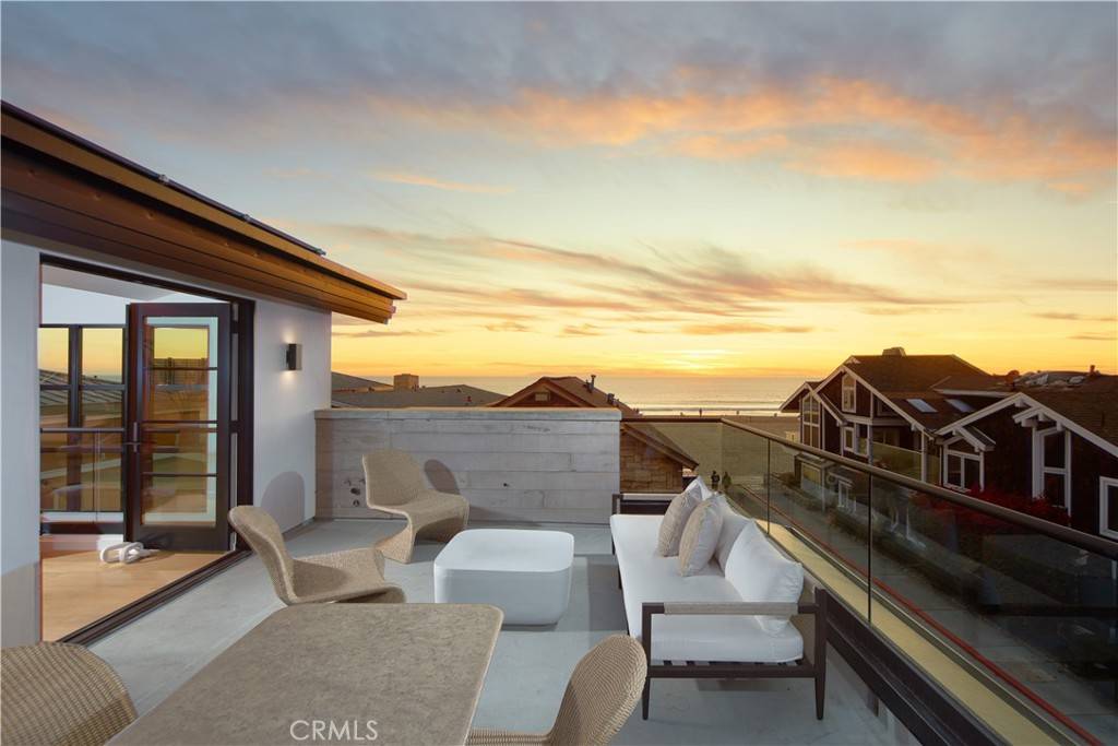 Newport Beach, CA 92663,106 33rd ST