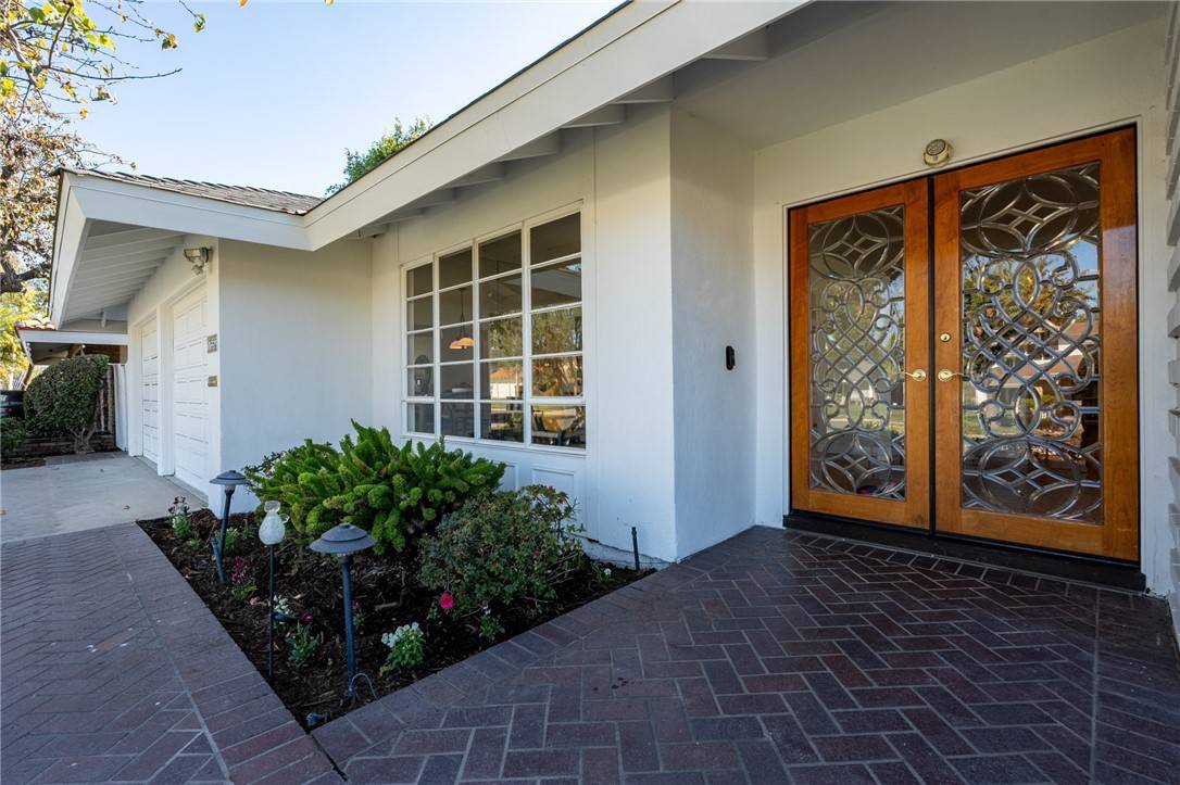 Tustin, CA 92780,17592 Orange Tree LN