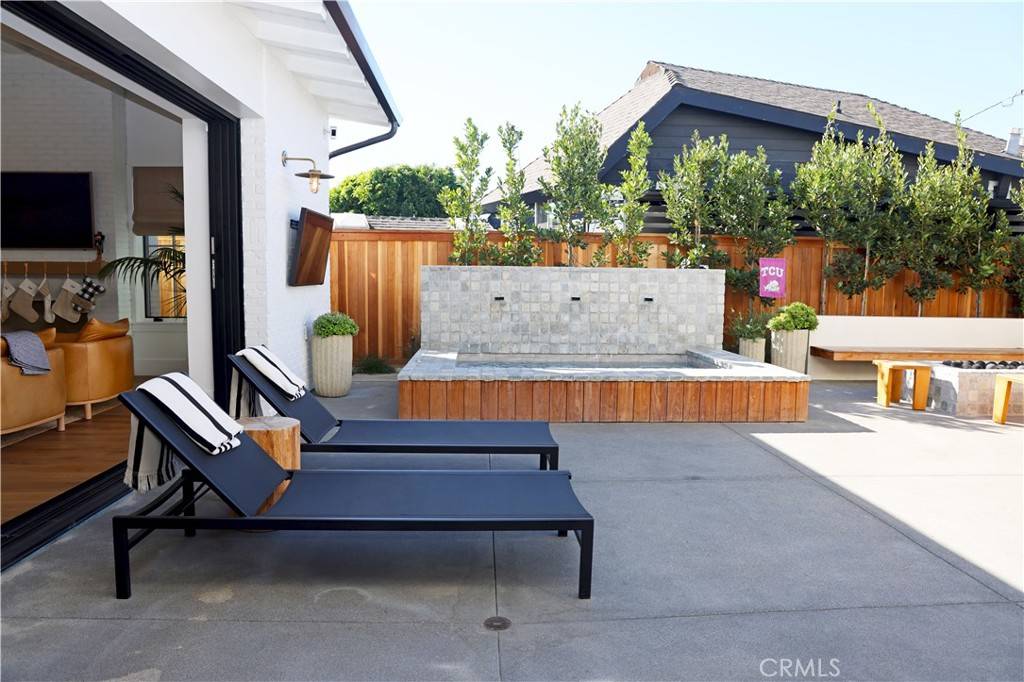 Newport Beach, CA 92663,333 Holmwood DR