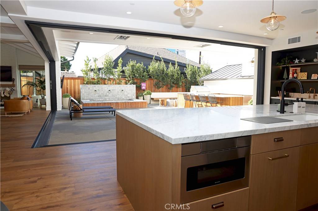 Newport Beach, CA 92663,333 Holmwood DR