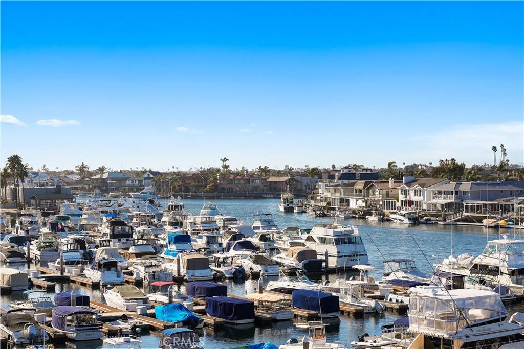 Huntington Beach, CA 92649,4167 Warner AVE #305